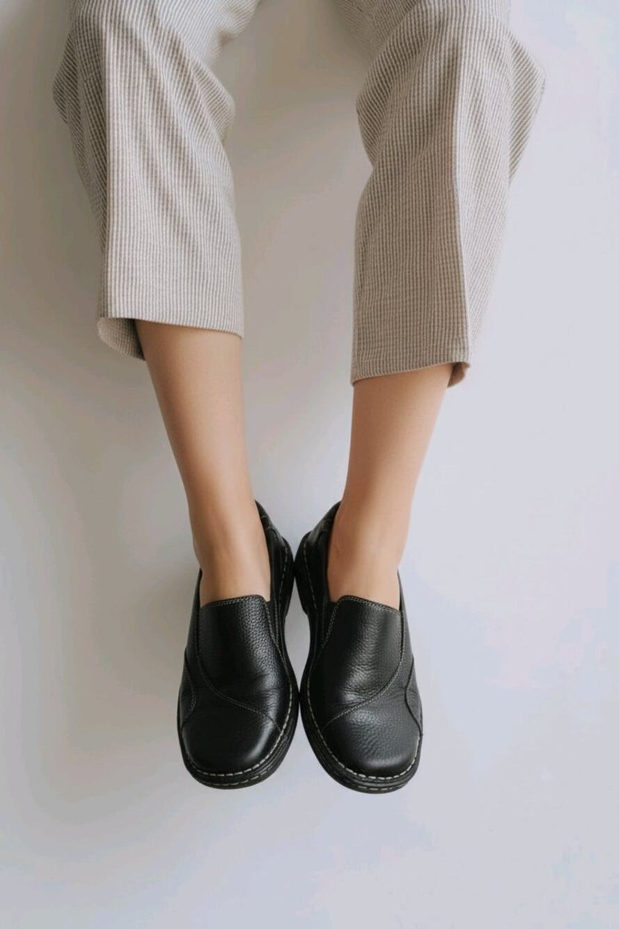 Earth Spirit women's black leather slip-on comfort shoes Kinna  2582748  Sz. 7.5